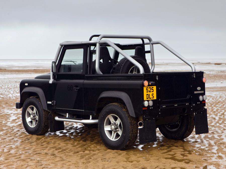  Land Rover Defender 90 SVX RHD 2008 года  (фото 8 из 17)
